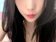 手機直播身材苗條美女主播床上大秀自己的美鮑